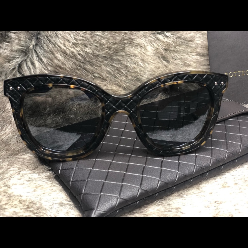 New Bottega Veneta Woman Cat Eye Sunglasses - Picture 5 of 8